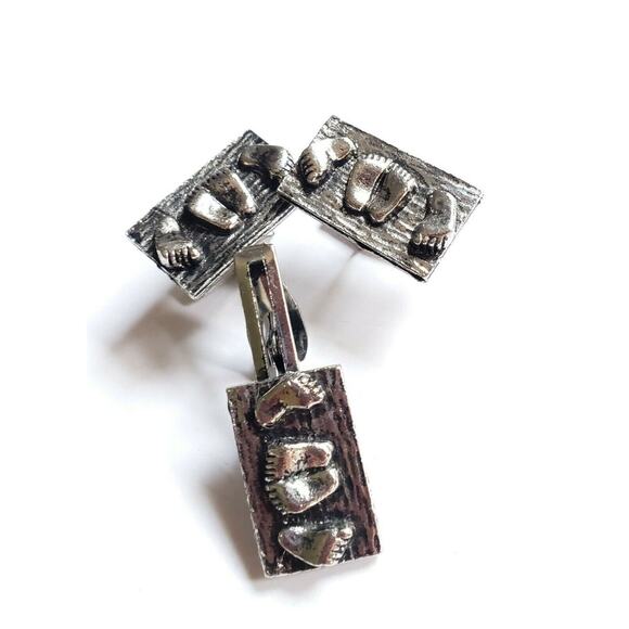 Retro Footprint Baby Feet Toes Cufflinks Tie Clip Bar Clasp Silver Tone Twins - Picture 8 of 10